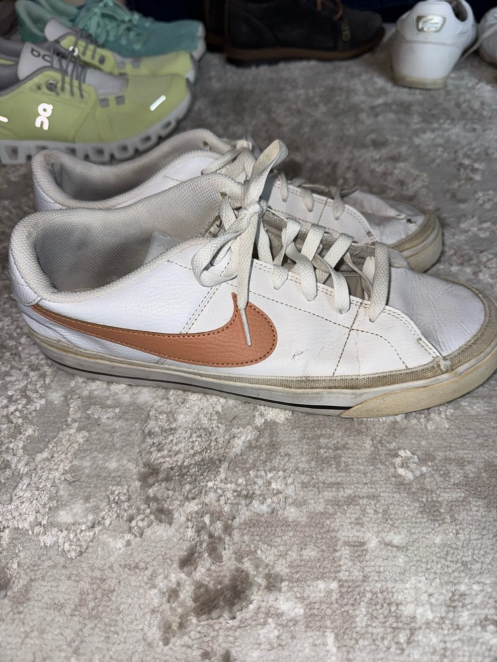 Men’s Nike White Leather Blazer Sneakers with Tan Swoosh Accent 10 - Picture 6 of 7